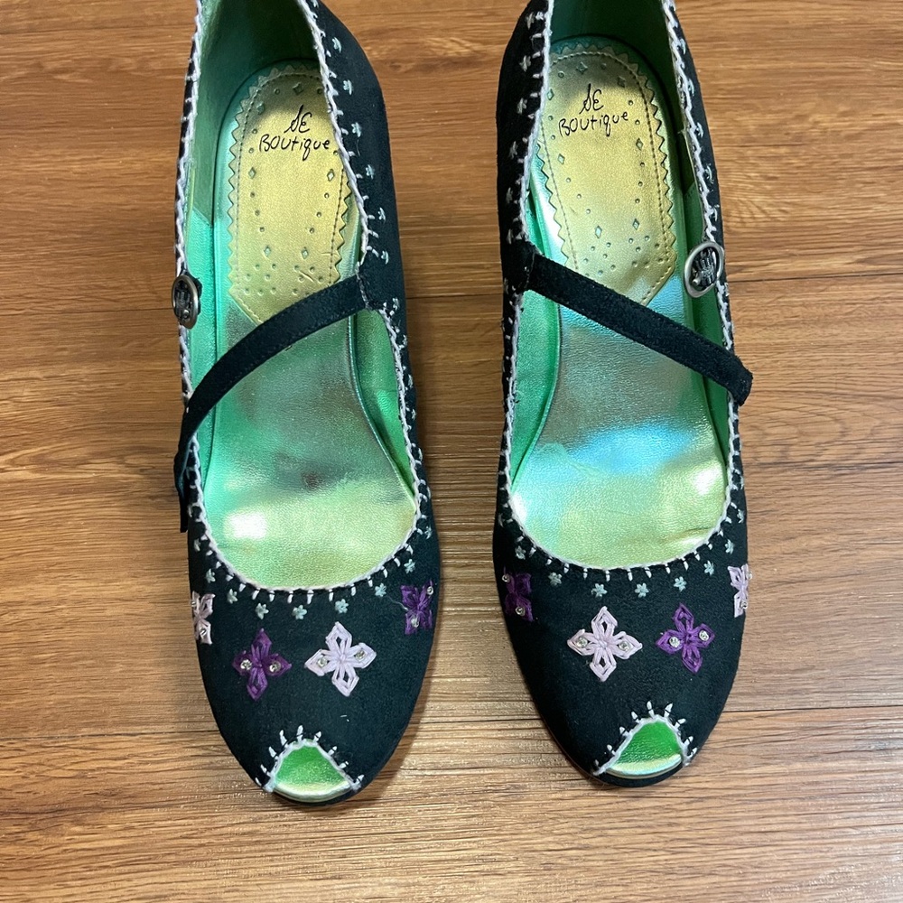 SE Boutique sam edelman green embroidered beaded fabric mary jane heels 9 M